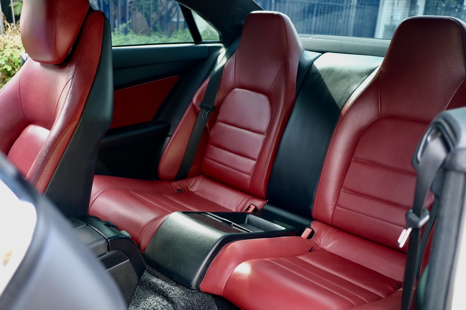 Mercedes-benz E200 CGI COUPE เครื่องยนต์: เบนซิน เกียร์:AT ปี: 2013 สี:ขาว ไมล์:9x,xxx Km. (รูปที่ 10)