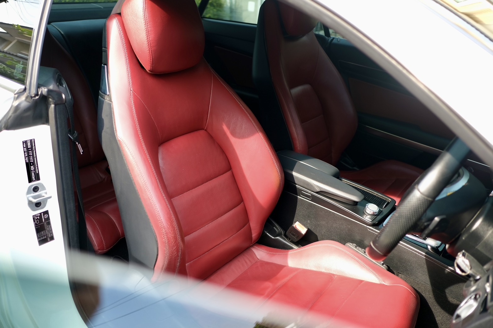 Mercedes-benz E200 CGI COUPE เครื่องยนต์: เบนซิน เกียร์:AT ปี: 2013 สี:ขาว ไมล์:9x,xxx Km. (รูปที่ 16)