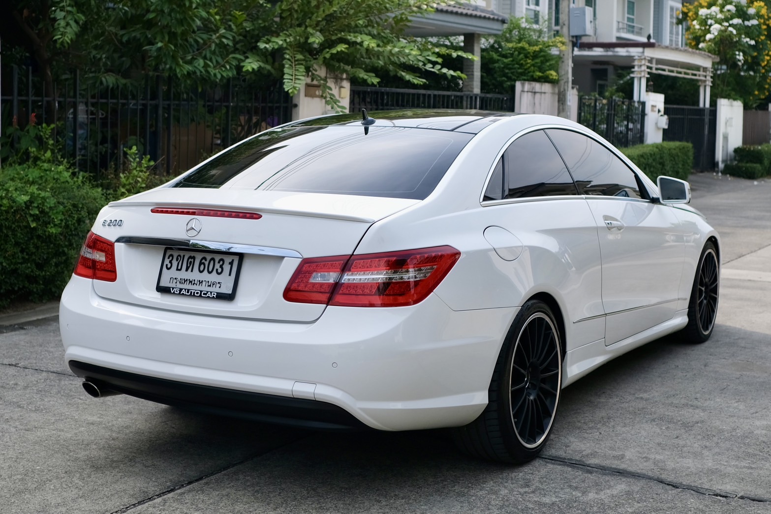 Mercedes-benz E200 CGI COUPE เครื่องยนต์: เบนซิน เกียร์:AT ปี: 2013 สี:ขาว ไมล์:9x,xxx Km. (รูปที่ 20)