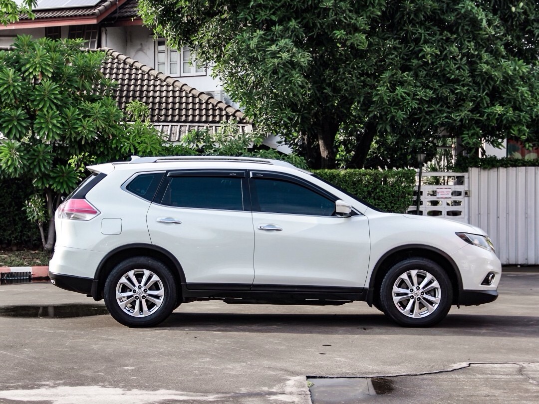 2016 Nissan X-trail สีขาว (รูปที่ 6)