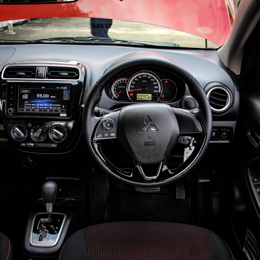 2022 Mitsubishi Attrage สีแดง (รูปที่ 12)