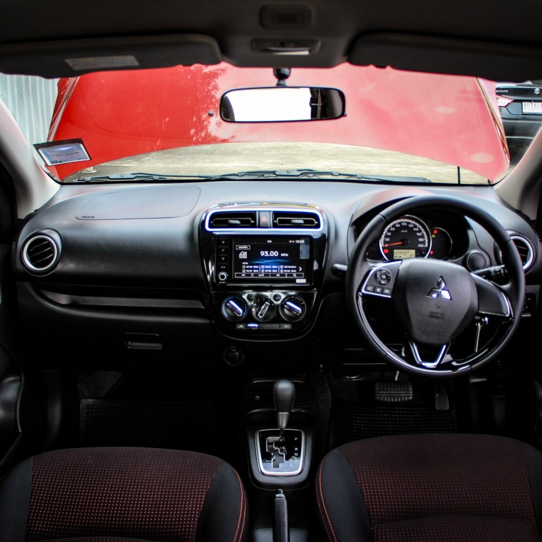 2022 Mitsubishi Attrage สีแดง (รูปที่ 9)