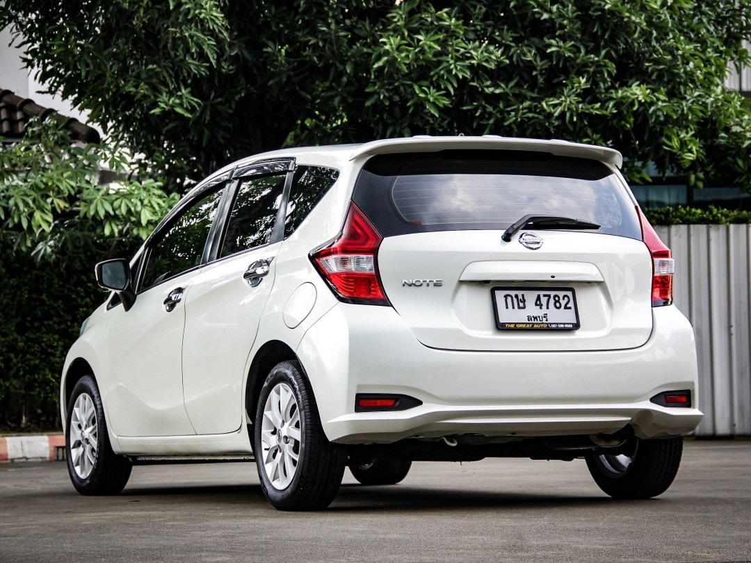 2017 Nissan Note สีขาว (รูปที่ 11)