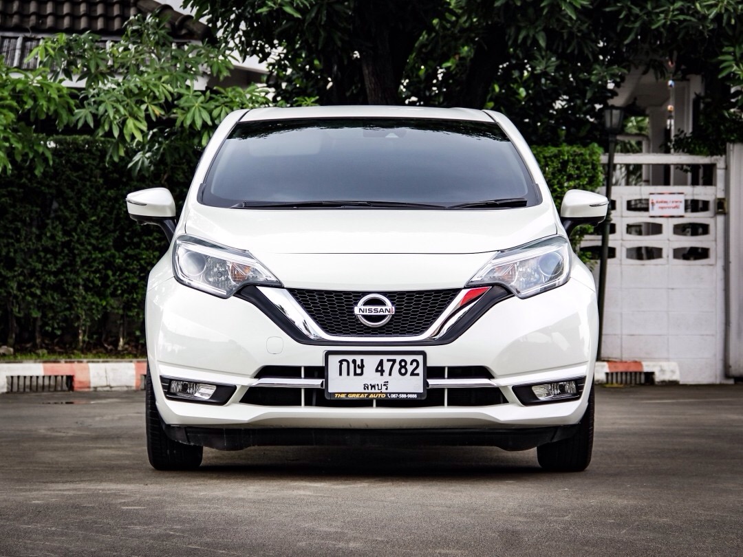 2017 Nissan Note สีขาว (รูปที่ 2)
