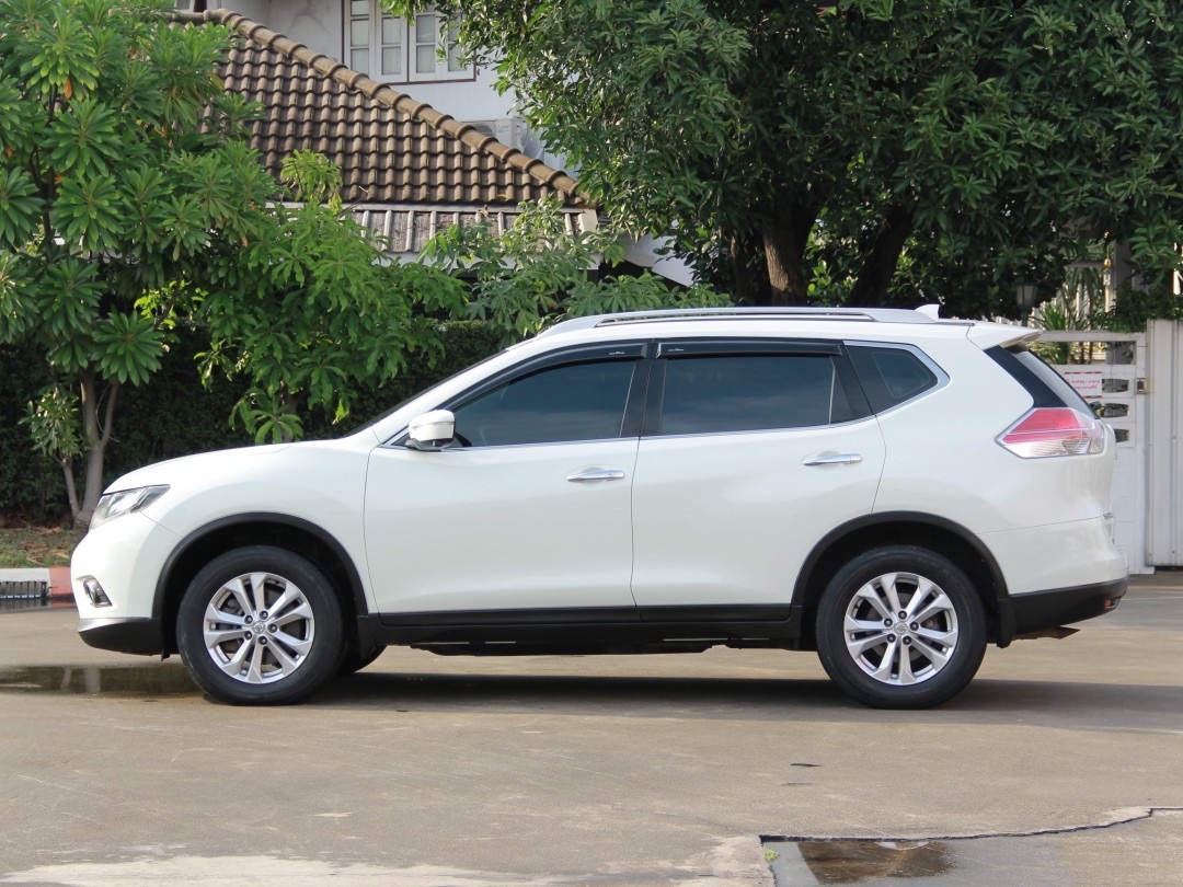 2016 Nissan X-trail สีขาว (รูปที่ 5)