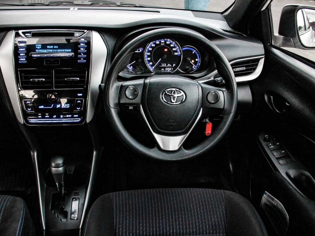 2019 Toyota Yaris สีขาว (รูปที่ 12)