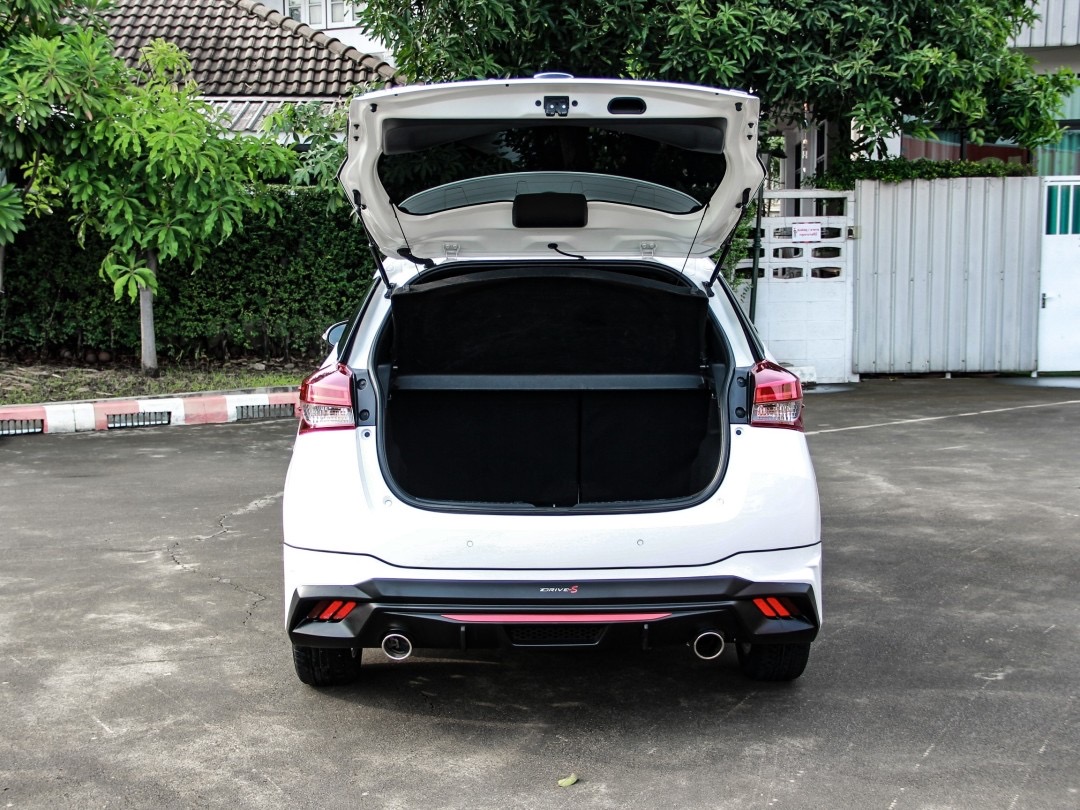 2019 Toyota Yaris สีขาว (รูปที่ 4)