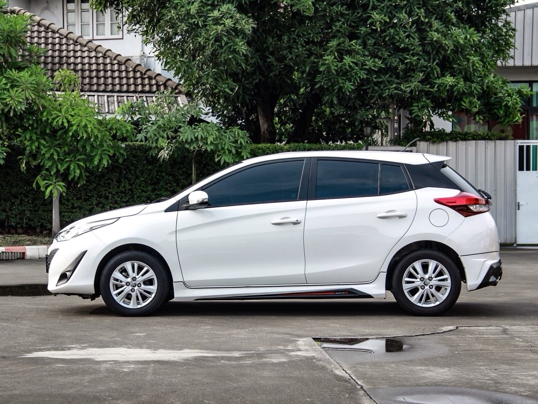 2019 Toyota Yaris สีขาว (รูปที่ 8)