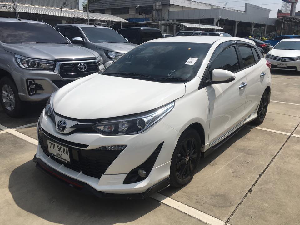 Toyota Yaris ปี 2018 สีขาว (รูปที่ 3)