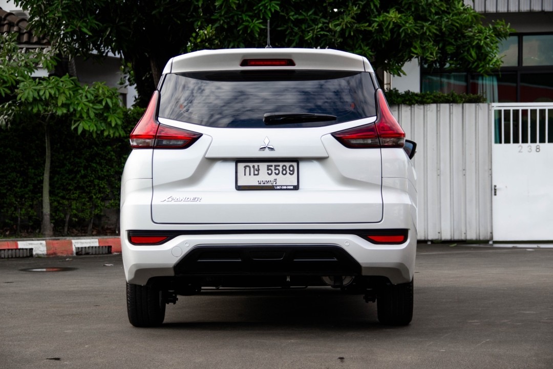 2018 Mitsubishi Xpander สีขาว (รูปที่ 3)