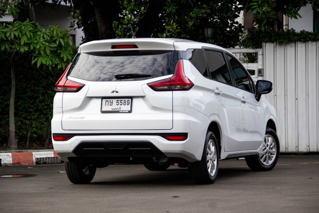 2018 Mitsubishi Xpander สีขาว (รูปที่ 4)