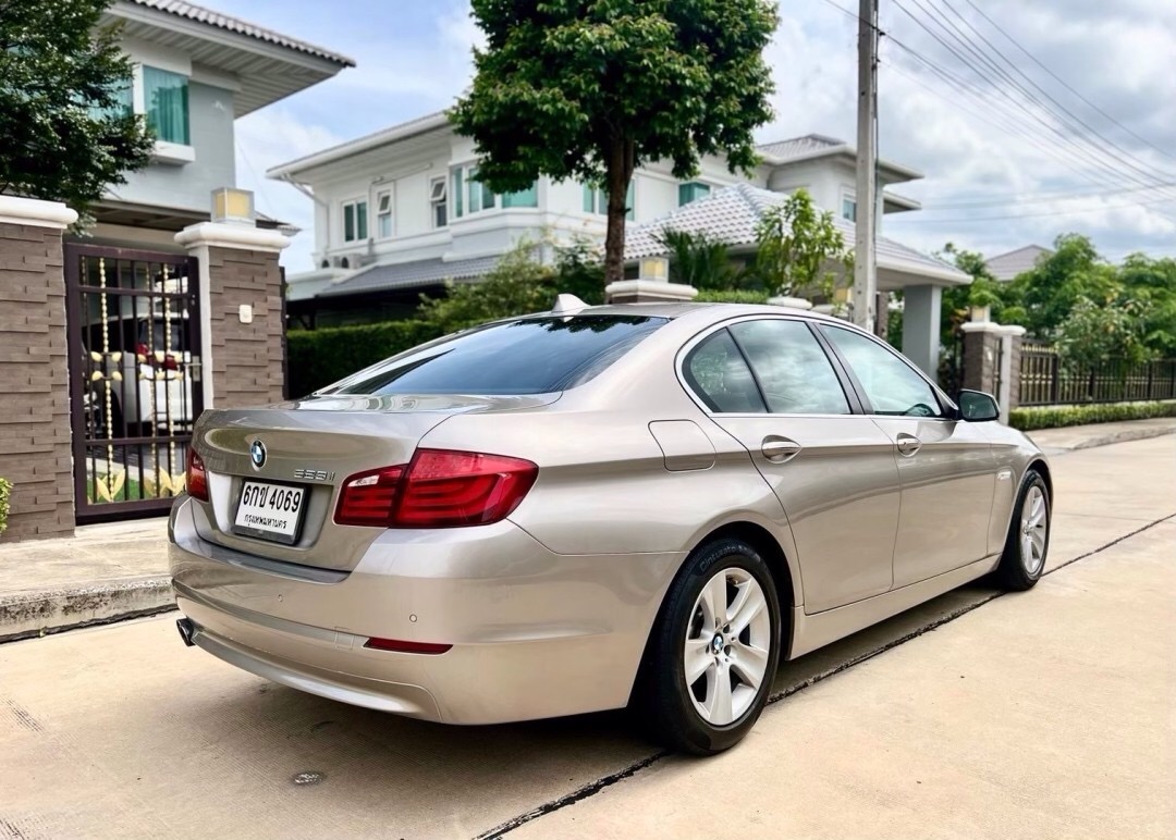 2012 BMW 5 Series F10 523i สีทอง (รูปที่ 3)