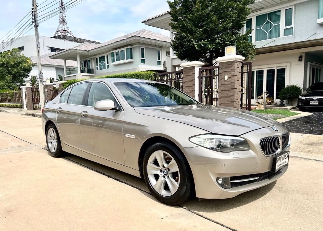 2012 BMW 5 Series F10 523i สีทอง (รูปที่ 2)