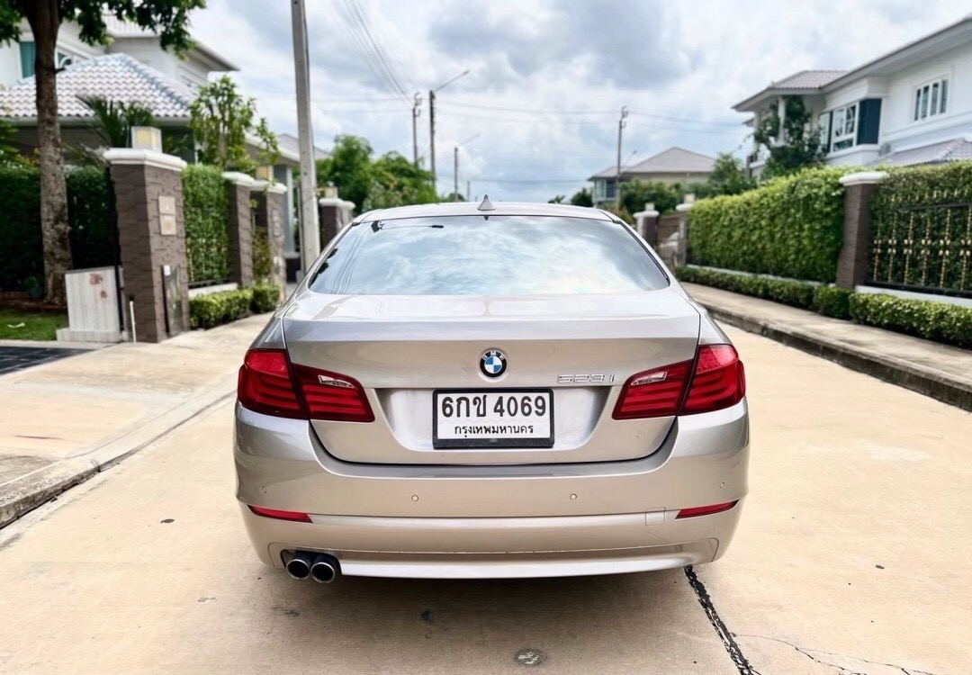 2012 BMW 5 Series F10 523i สีทอง (รูปที่ 4)