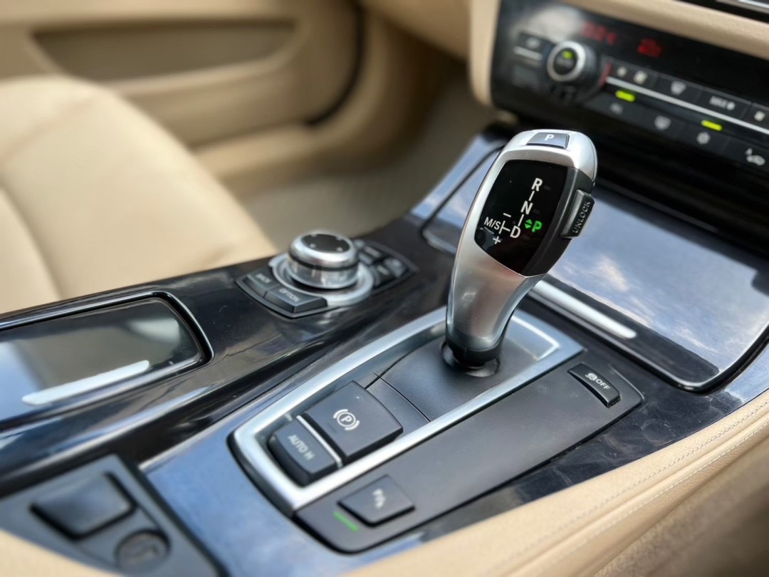 2012 BMW 5 Series F10 523i สีทอง (รูปที่ 17)