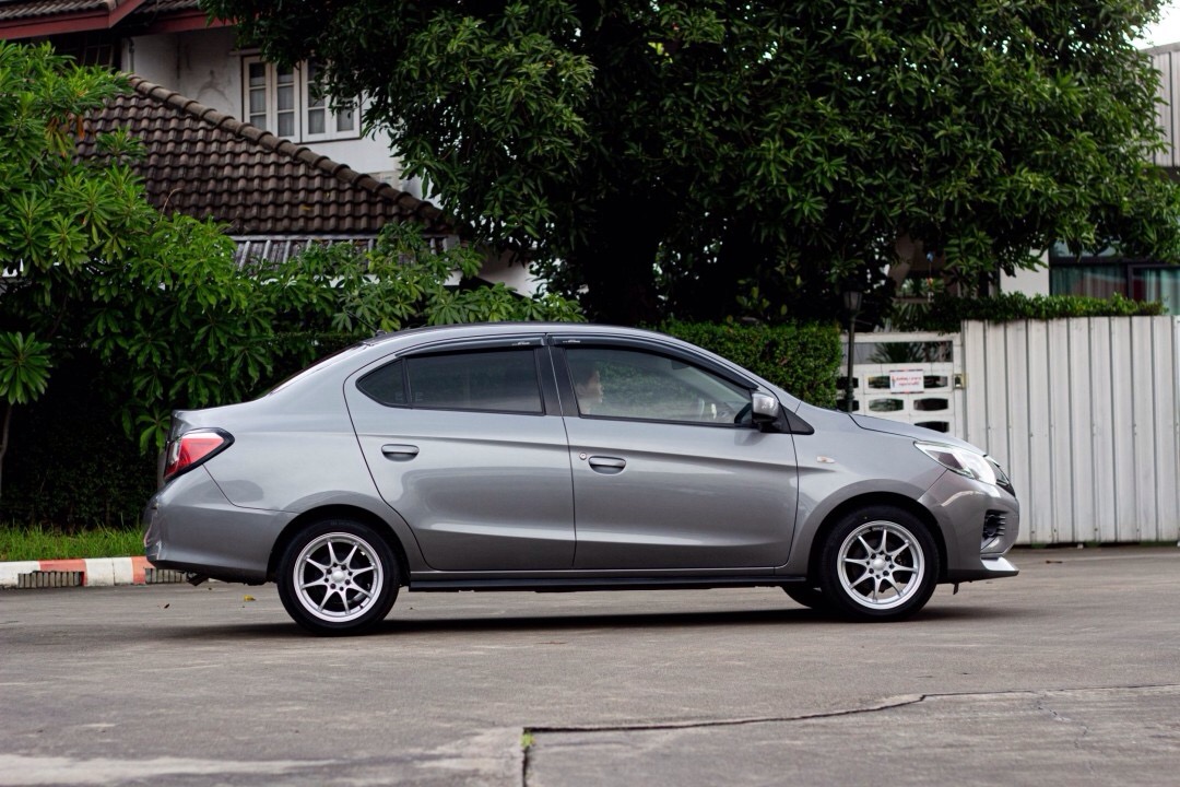 2020 Mitsubishi Attrage สีเทา (รูปที่ 6)