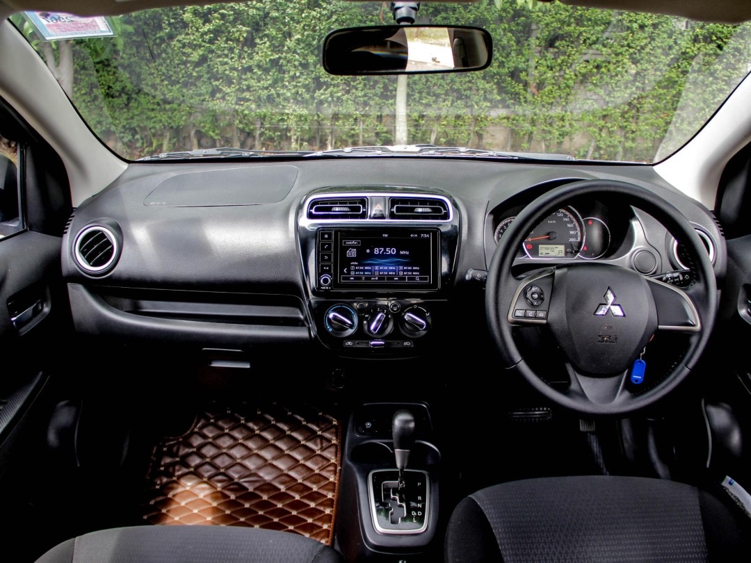 2020 Mitsubishi Attrage สีเทา (รูปที่ 10)