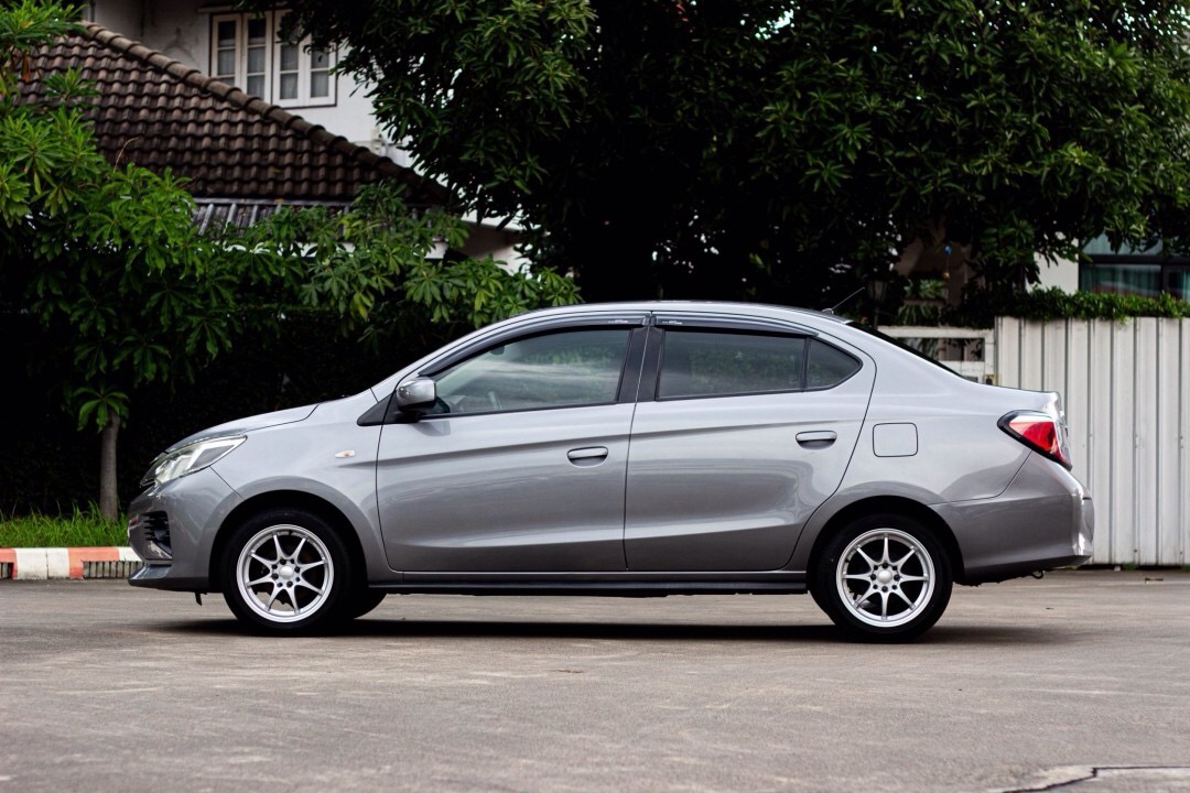 2020 Mitsubishi Attrage สีเทา (รูปที่ 5)