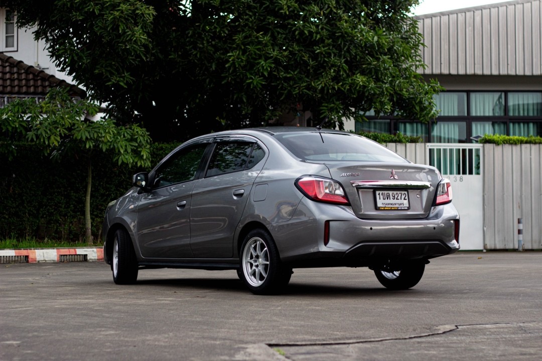 2020 Mitsubishi Attrage สีเทา (รูปที่ 12)