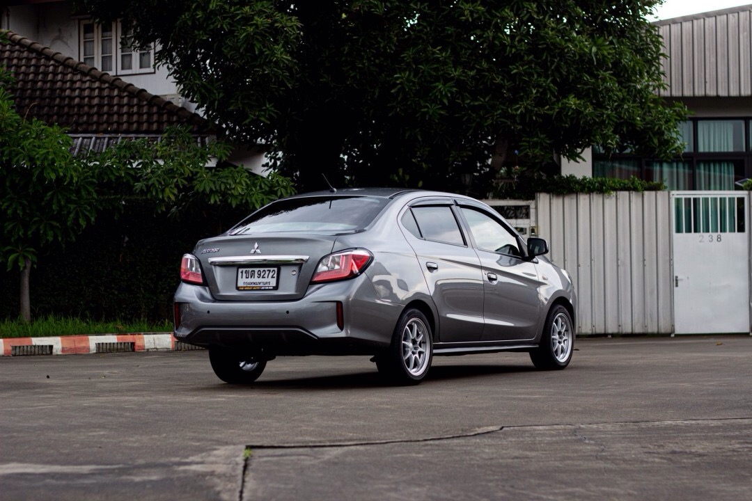 2020 Mitsubishi Attrage สีเทา (รูปที่ 4)