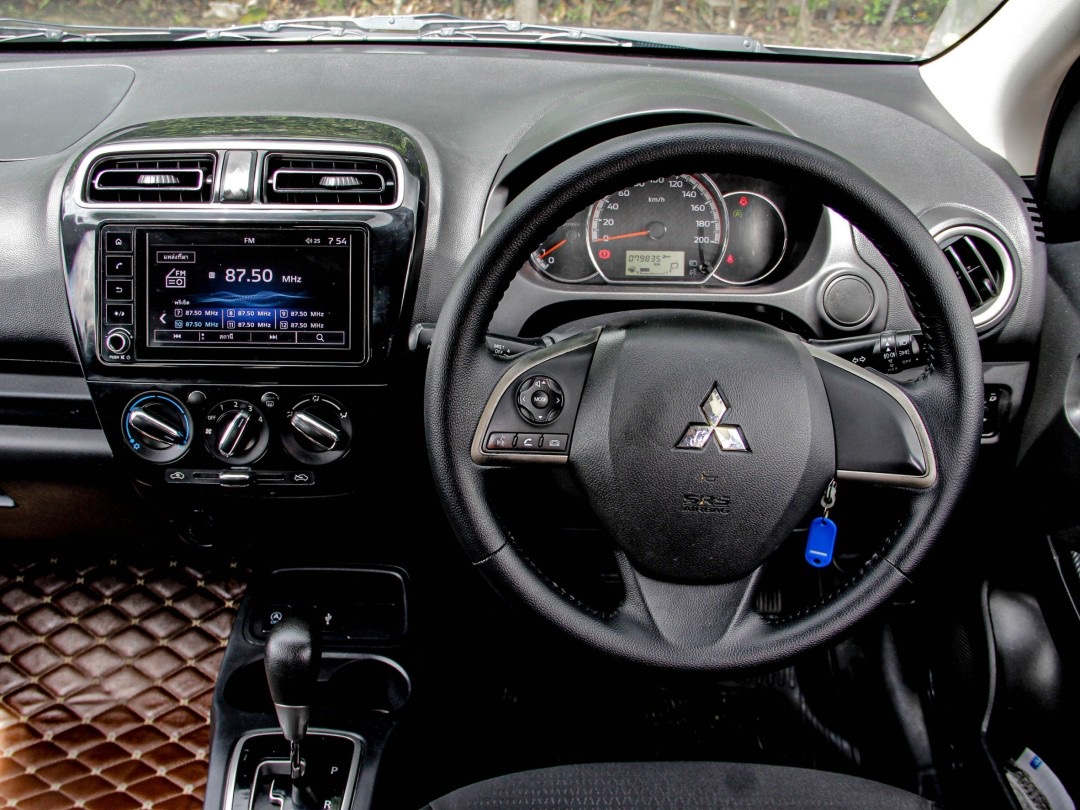 2020 Mitsubishi Attrage สีเทา (รูปที่ 17)