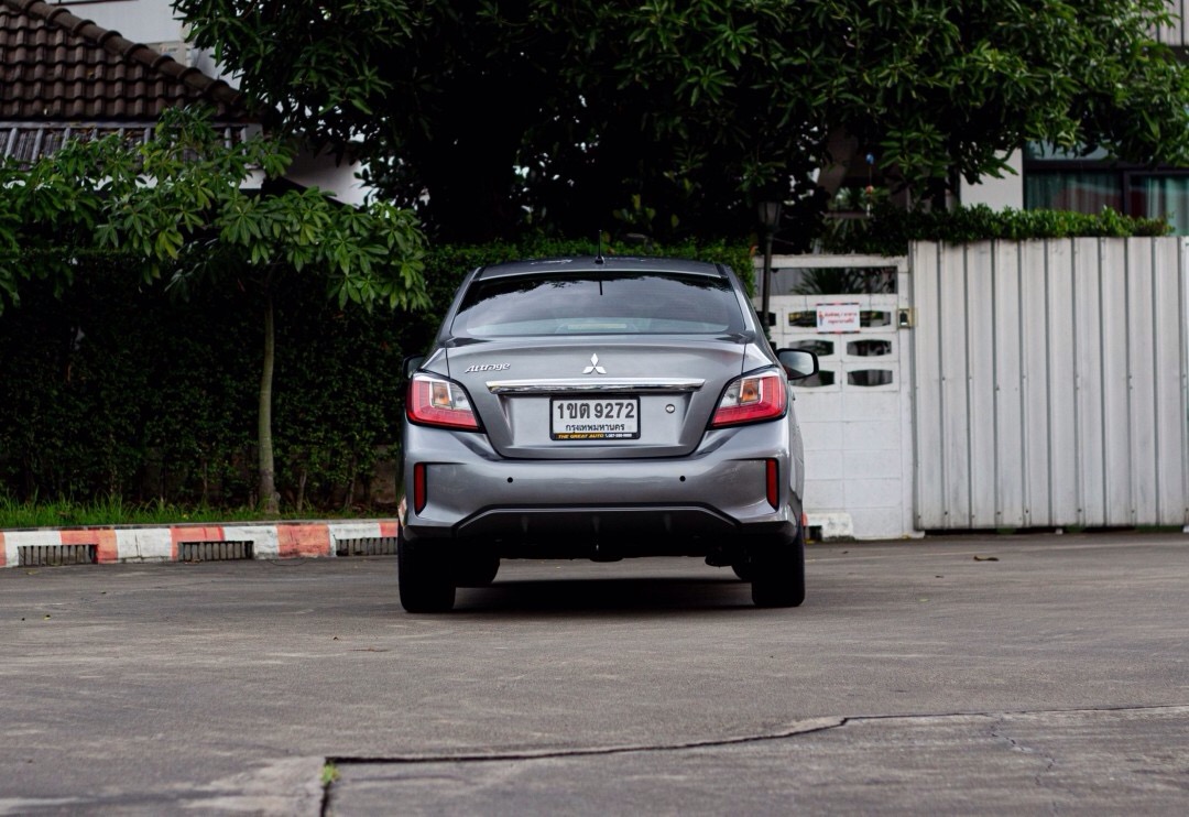2020 Mitsubishi Attrage สีเทา (รูปที่ 3)