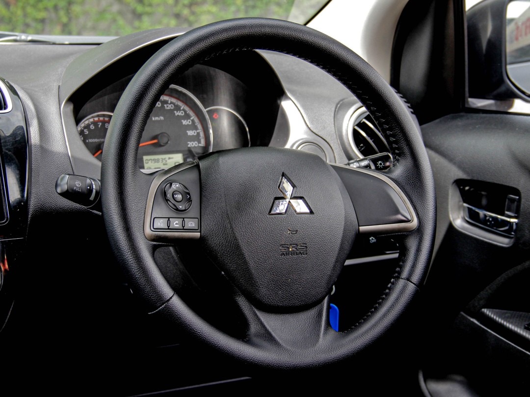 2020 Mitsubishi Attrage สีเทา (รูปที่ 14)