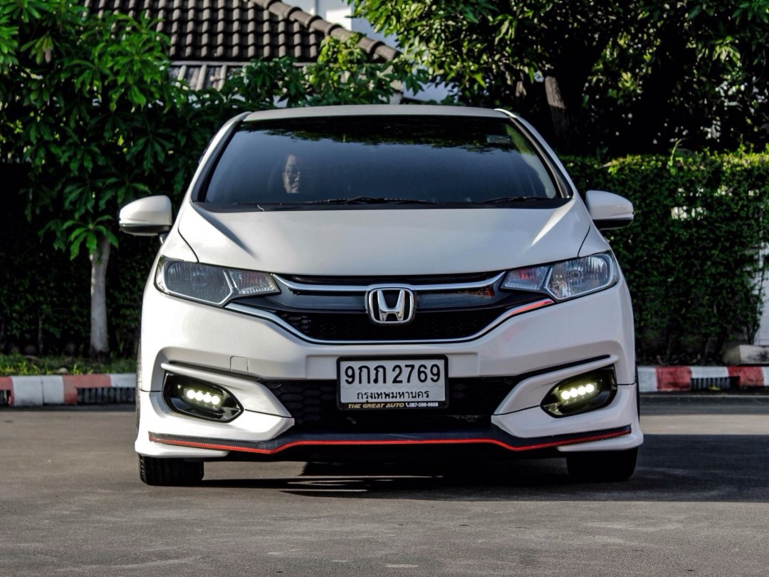 2020 Honda Jazz GK สีขาว (รูปที่ 2)