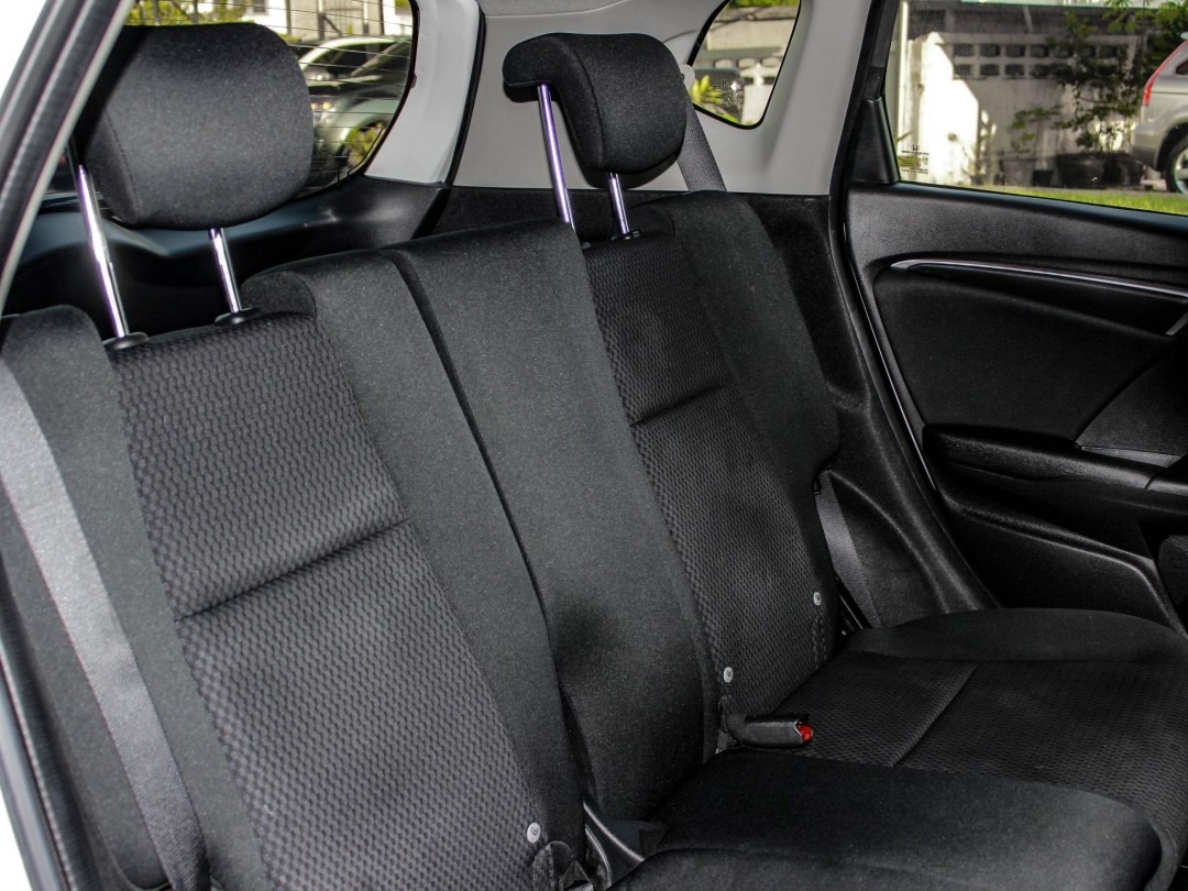 2020 Honda Jazz GK สีขาว (รูปที่ 12)
