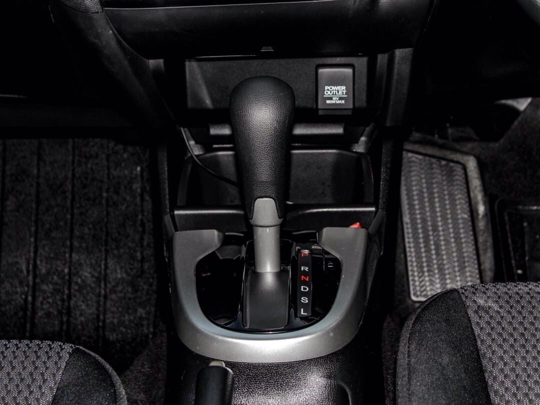 2020 Honda Jazz GK สีขาว (รูปที่ 15)