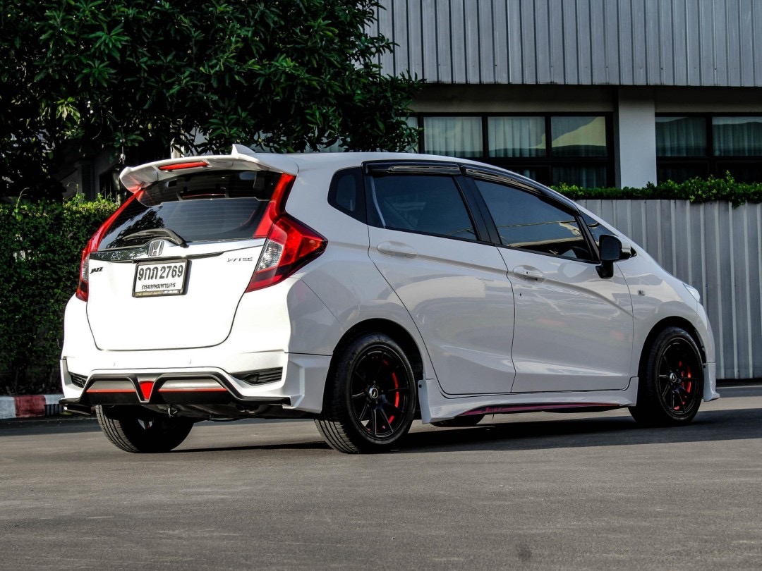 2020 Honda Jazz GK สีขาว (รูปที่ 10)