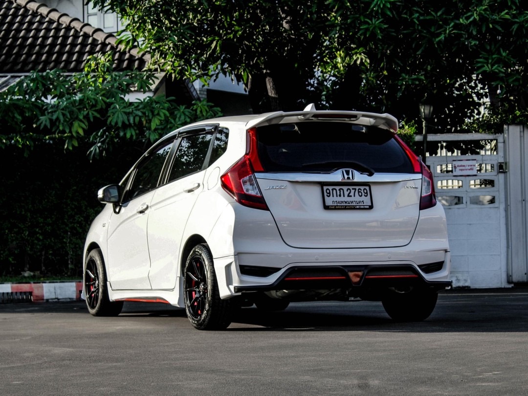 2020 Honda Jazz GK สีขาว (รูปที่ 7)