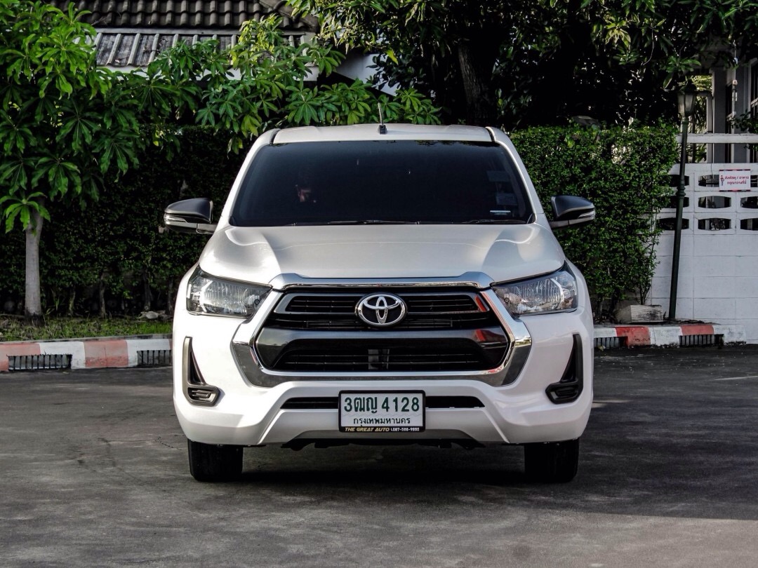 2021 Toyota Hilux Revo Smart cab สีขาว (รูปที่ 2)
