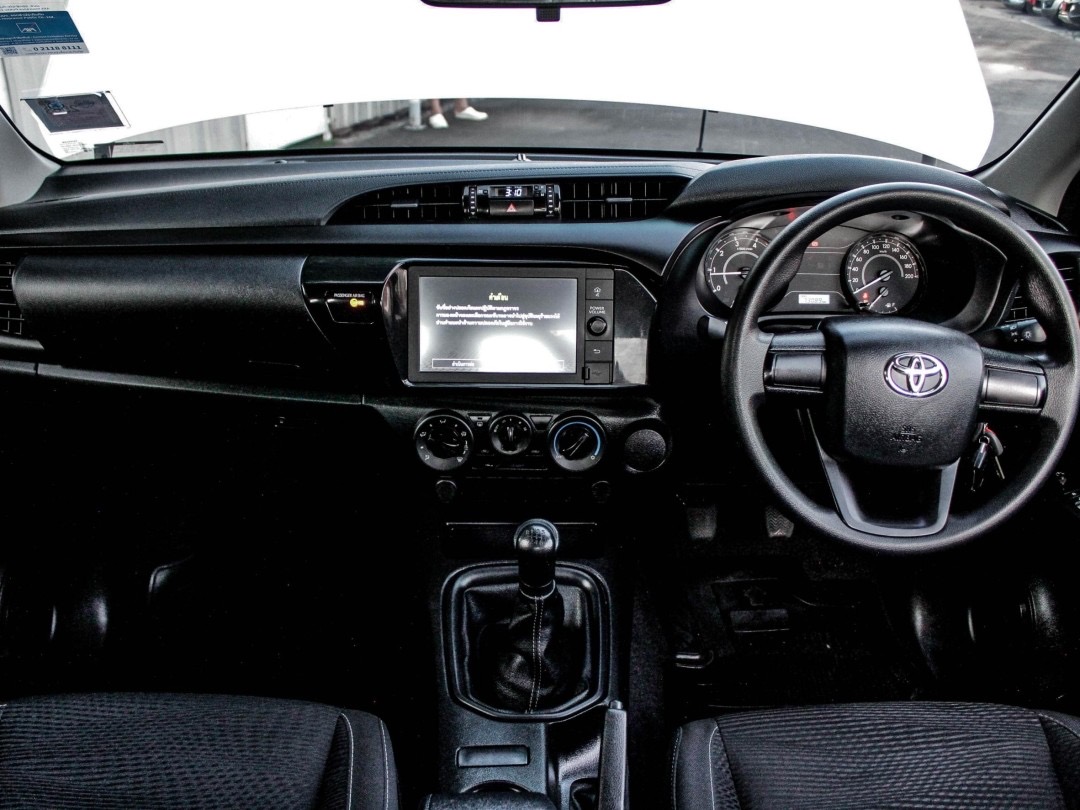 2021 Toyota Hilux Revo Smart cab สีขาว (รูปที่ 11)