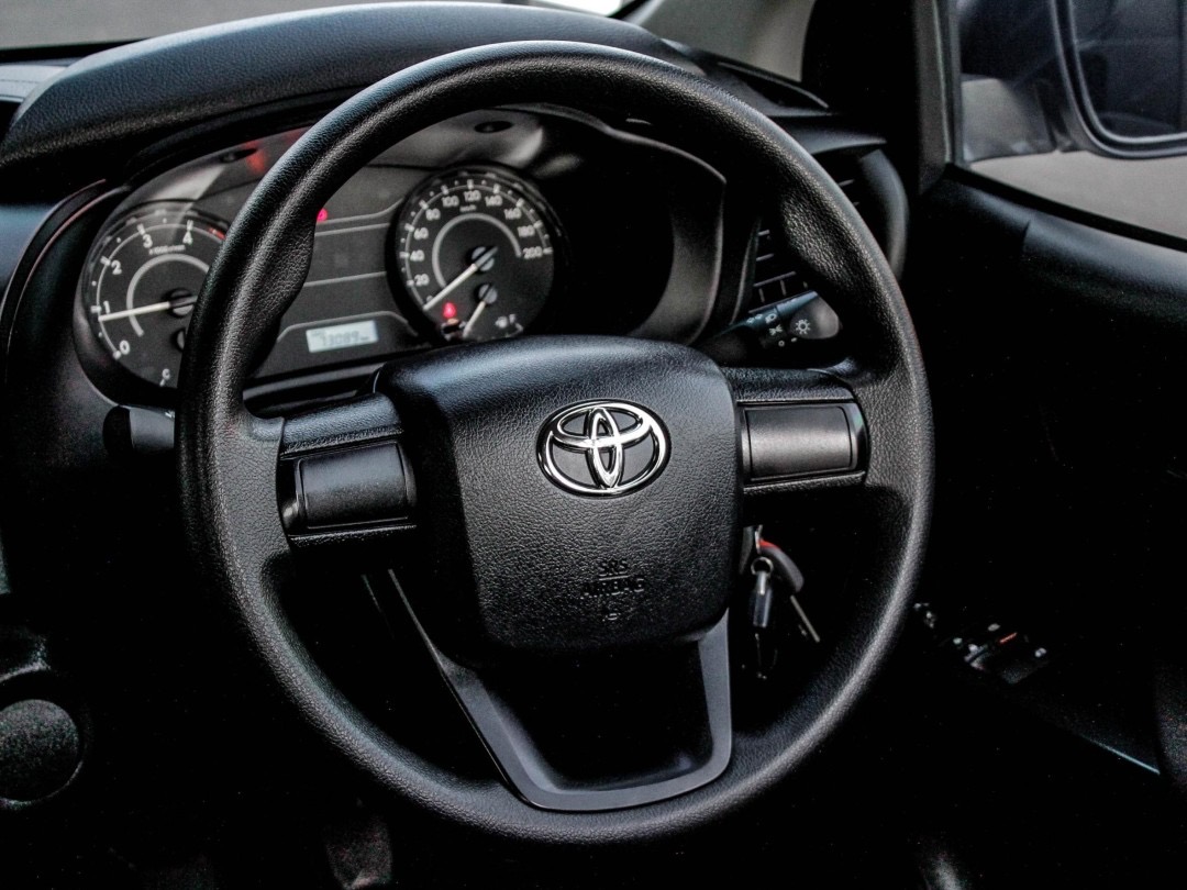 2021 Toyota Hilux Revo Smart cab สีขาว (รูปที่ 18)
