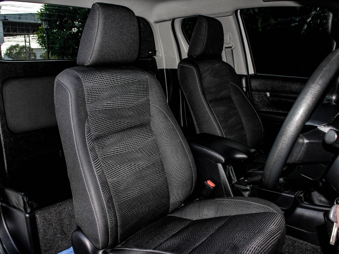 2021 Toyota Hilux Revo Smart cab สีขาว (รูปที่ 10)