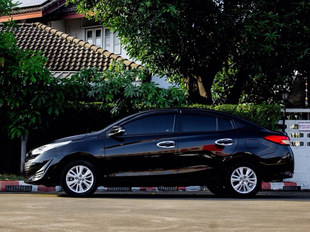 2020 Toyota Yaris Ativ สีดำ (รูปที่ 5)