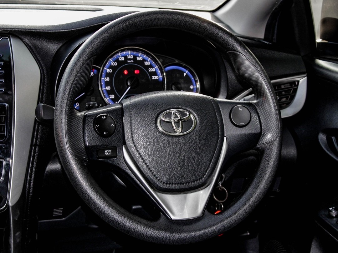 2020 Toyota Yaris Ativ สีดำ (รูปที่ 16)