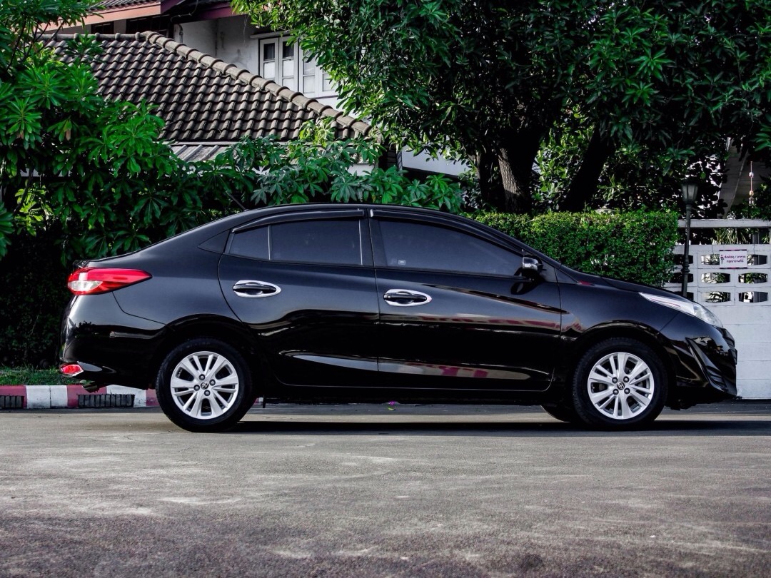 2020 Toyota Yaris Ativ สีดำ (รูปที่ 7)