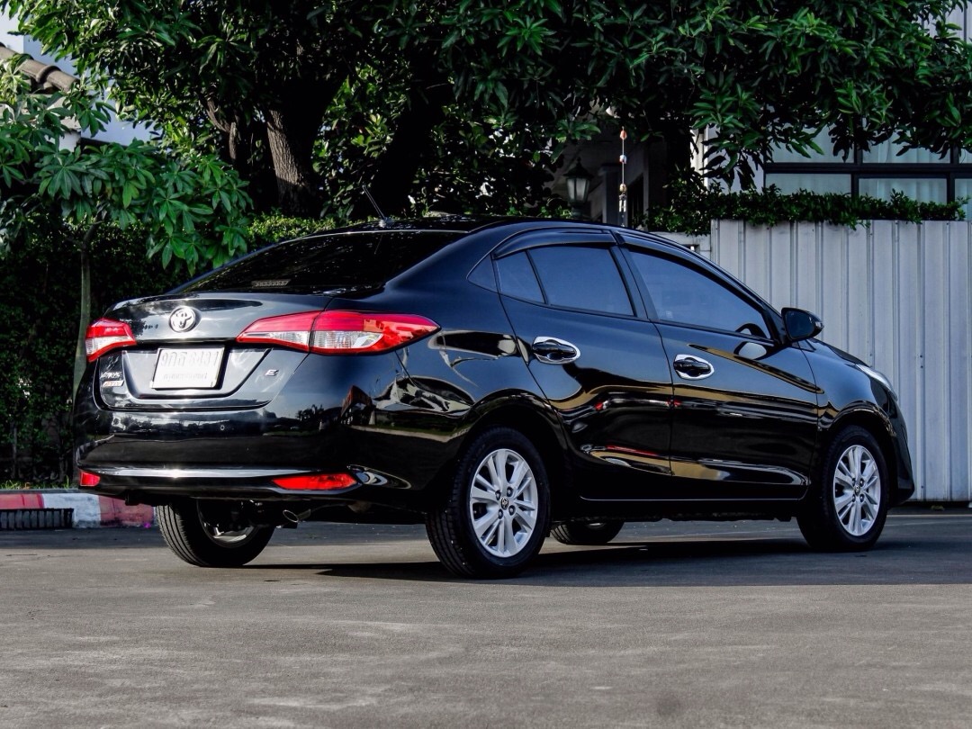 2020 Toyota Yaris Ativ สีดำ (รูปที่ 4)