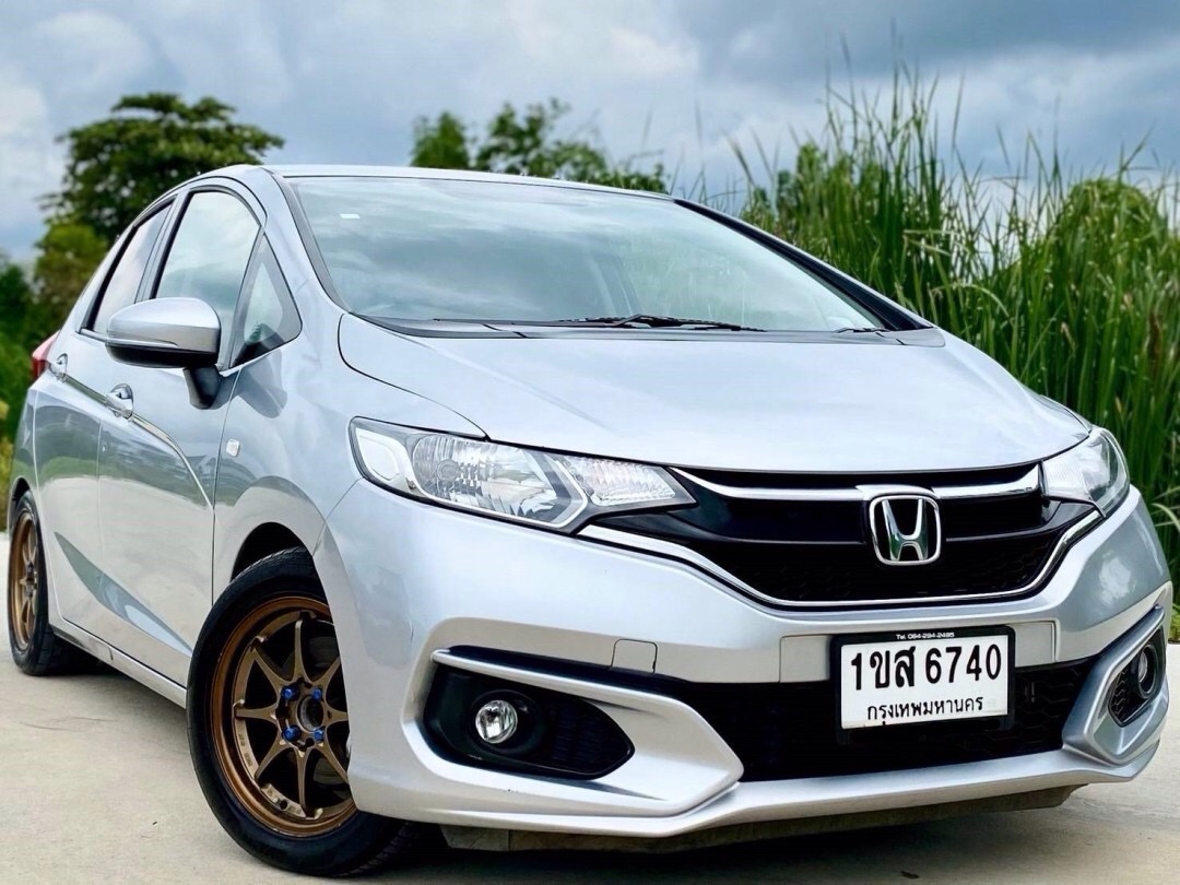 2021 Honda Jazz GK สีเงิน (รูปที่ 7)