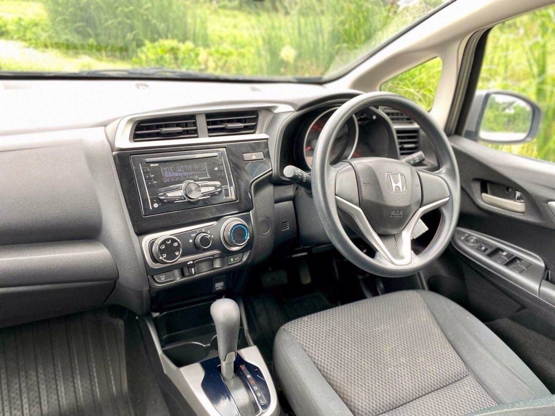 2021 Honda Jazz GK สีเงิน (รูปที่ 11)