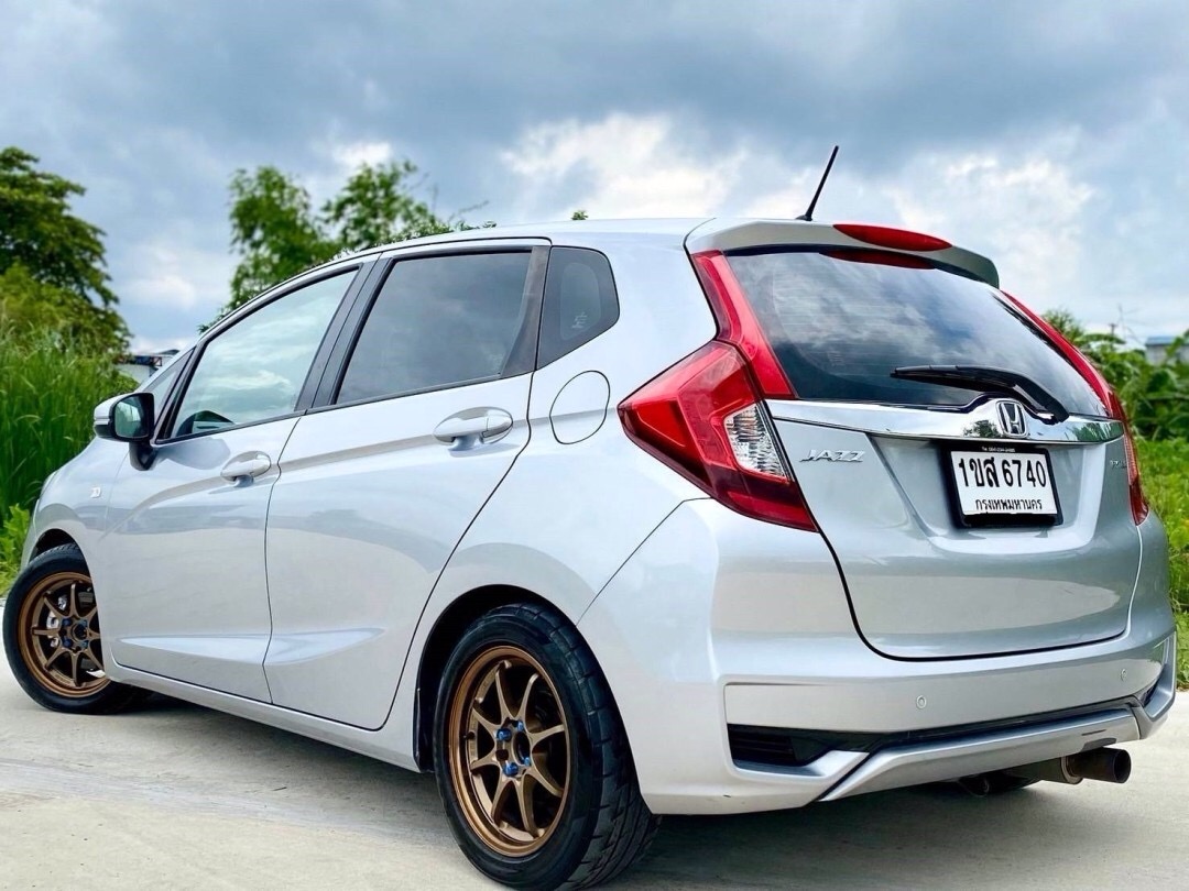 2021 Honda Jazz GK สีเงิน (รูปที่ 3)