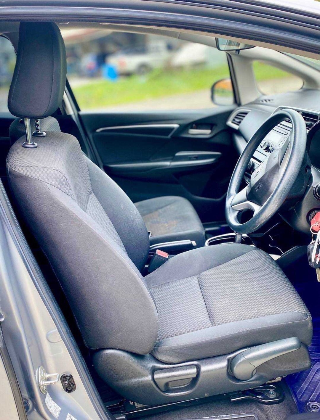 2021 Honda Jazz GK สีเงิน (รูปที่ 9)