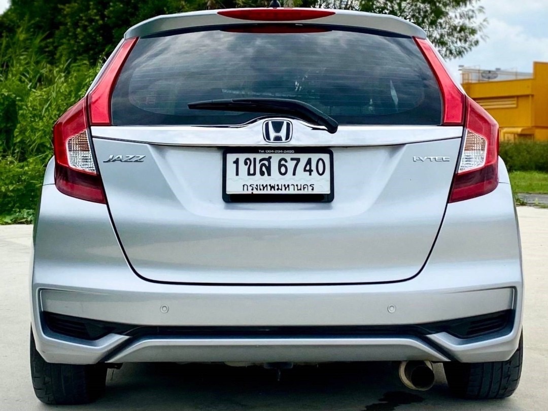 2021 Honda Jazz GK สีเงิน (รูปที่ 5)