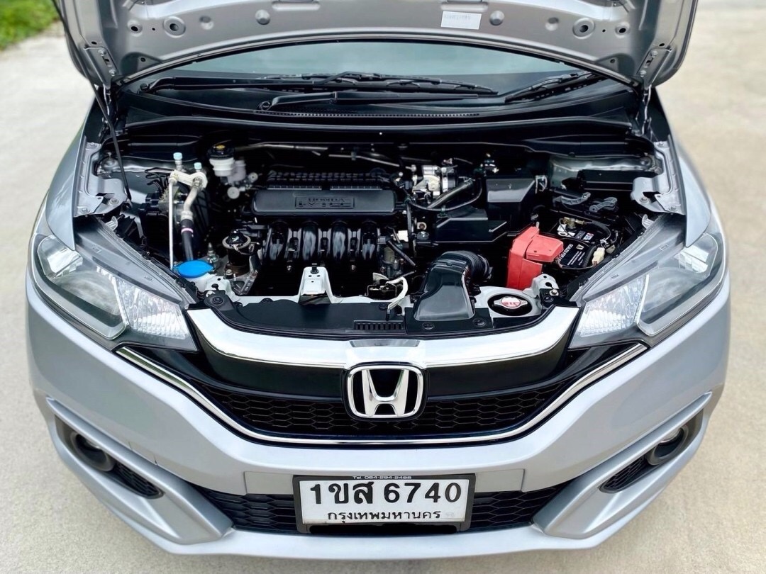 2021 Honda Jazz GK สีเงิน (รูปที่ 12)