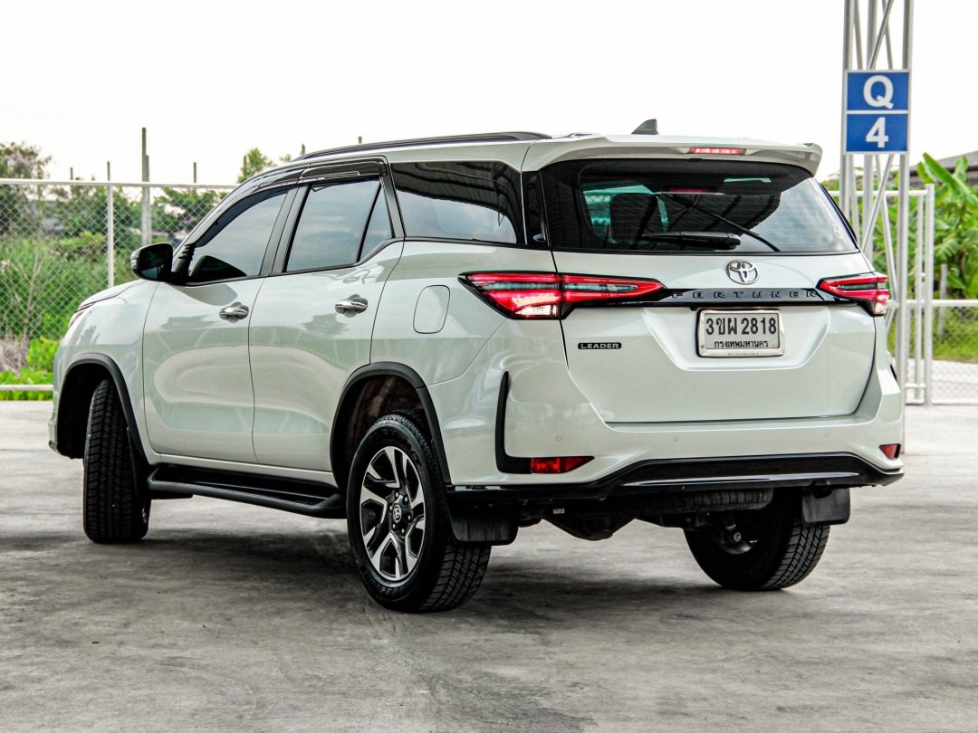 2022 Toyota Fortuner สีขาว (รูปที่ 12)