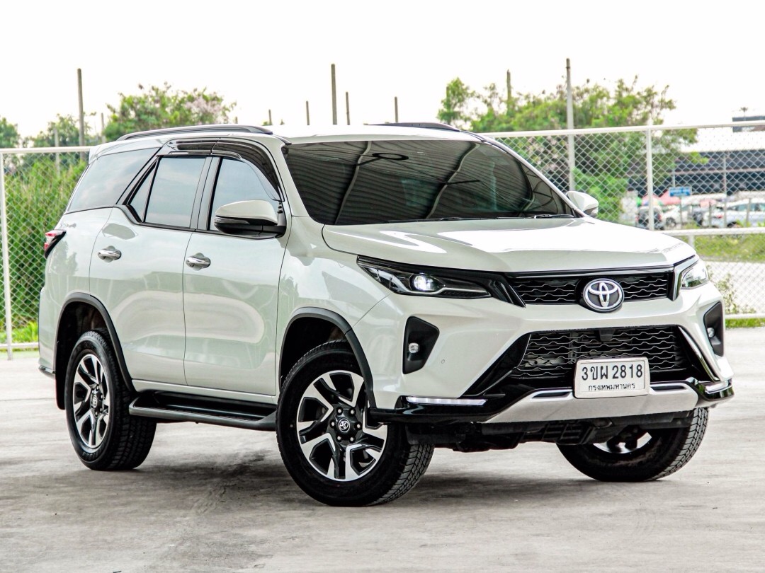 2022 Toyota Fortuner สีขาว (รูปที่ 5)