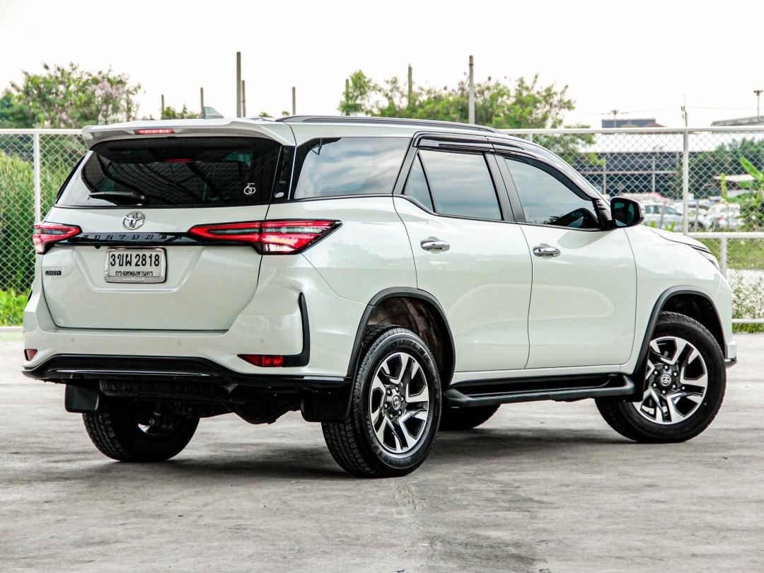 2022 Toyota Fortuner สีขาว (รูปที่ 3)