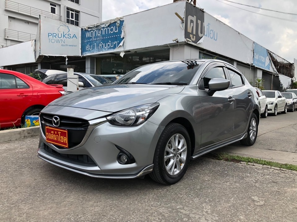 Mazda 2 Sedan (4 ประตู) ปี 2016 สีเทา